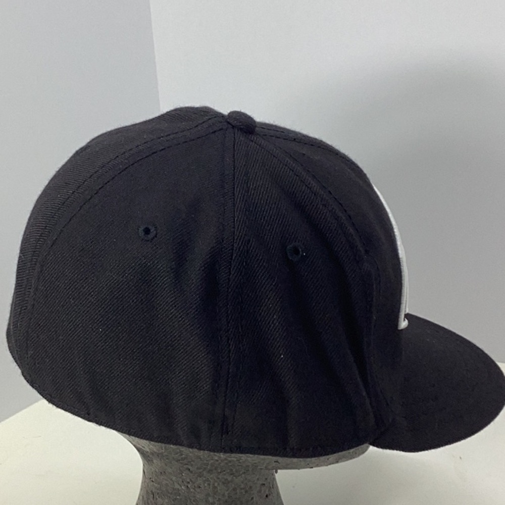DC Comics Black & White Superman Baseball Cap - Picture 5 of 7